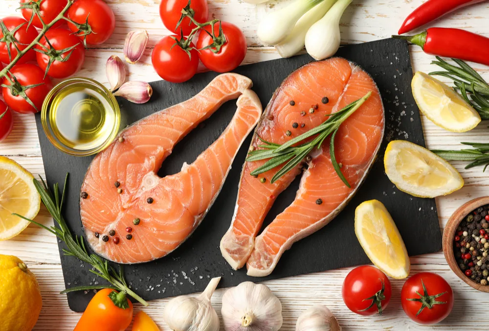 Salmón fresco acompañado de vegetales