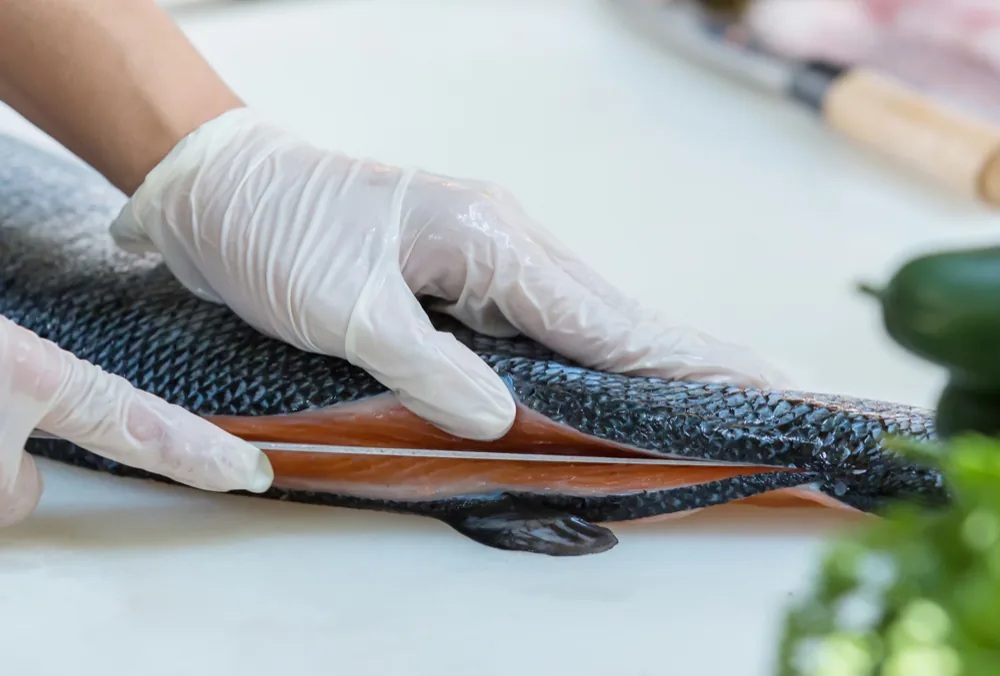 Preparación cuidadosa de pescado